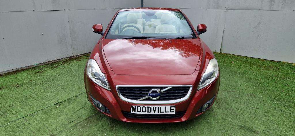 A 2010 VOLVO C70 Se Luxury D Auto A 2010 VOLVO C70 Se Luxury D Auto