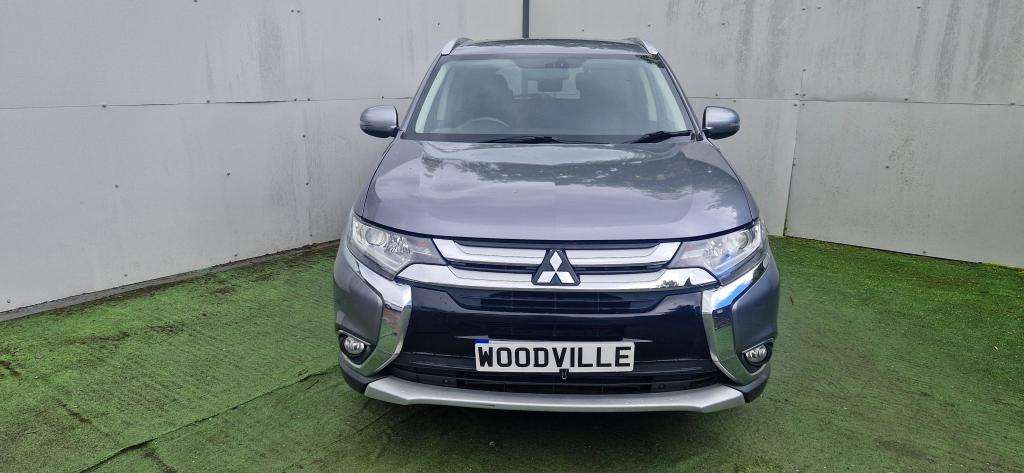 A 2017 MITSUBISHI OUTLANDER Di-d 3 A 2017 MITSUBISHI OUTLANDER Di-d 3