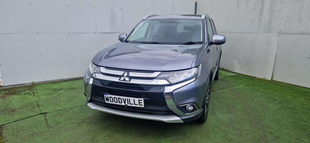 A 2017 MITSUBISHI OUTLANDER Di-d 3 A 2017 MITSUBISHI OUTLANDER Di-d 3