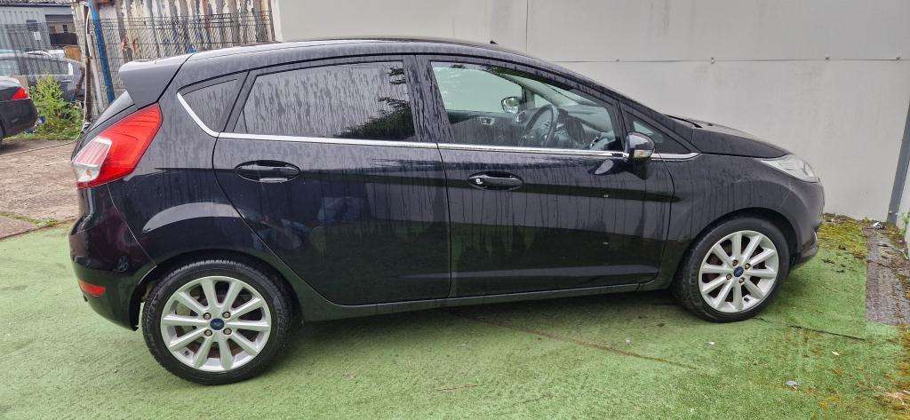 A 2015 FORD FIESTA Titanium T A 2015 FORD FIESTA Titanium T