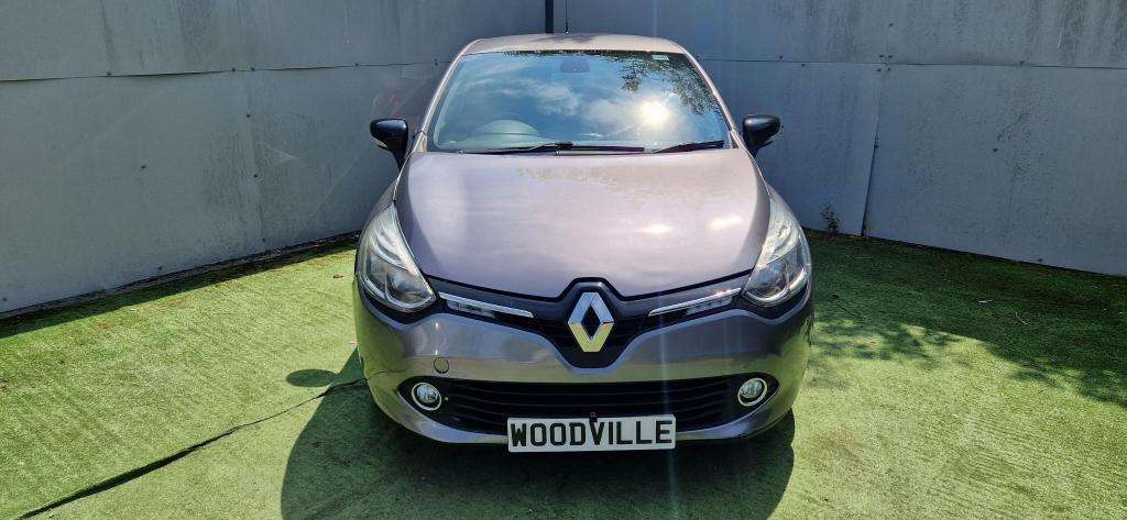 A 2015 RENAULT CLIO Dynamique Nav Tce A 2015 RENAULT CLIO Dynamique Nav Tce