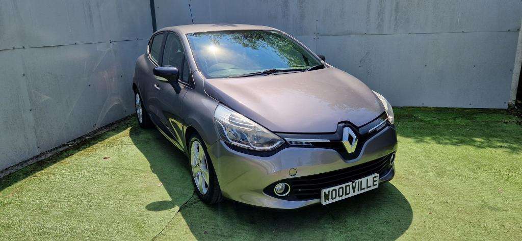 A 2015 RENAULT CLIO Dynamique Nav Tce A 2015 RENAULT CLIO Dynamique Nav Tce