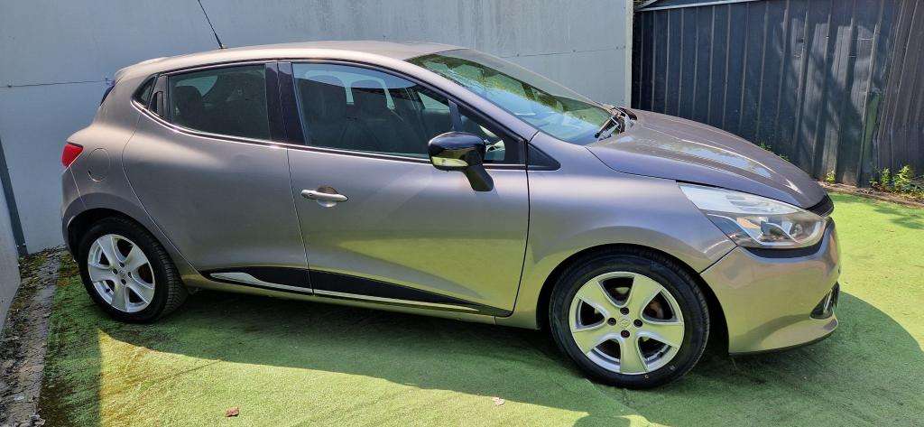 A 2015 RENAULT CLIO Dynamique Nav Tce A 2015 RENAULT CLIO Dynamique Nav Tce