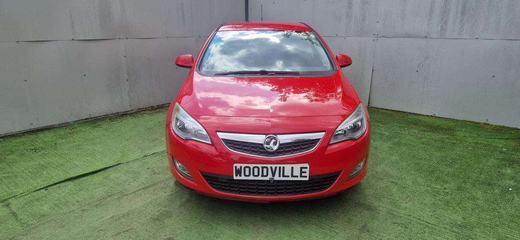 A 2012 VAUXHALL ASTRA Exclusive Auto A 2012 VAUXHALL ASTRA Exclusive Auto
