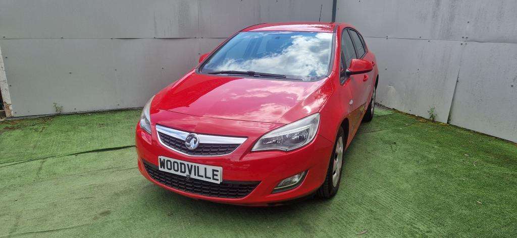 A 2012 VAUXHALL ASTRA Exclusive Auto A 2012 VAUXHALL ASTRA Exclusive Auto