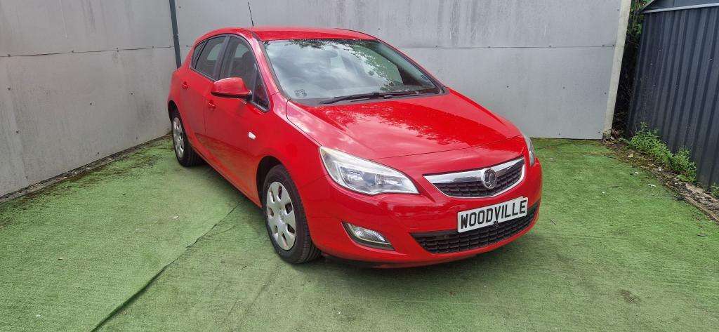 A 2012 VAUXHALL ASTRA Exclusive Auto A 2012 VAUXHALL ASTRA Exclusive Auto