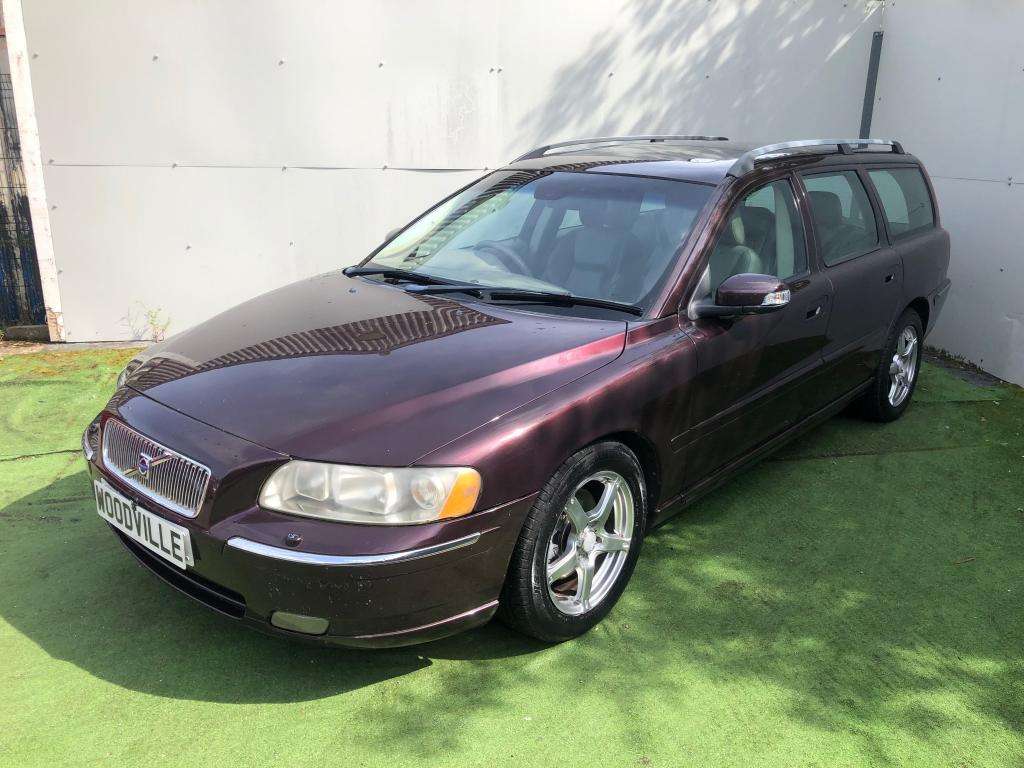 A 2006 VOLVO V70 Se Auto A 2006 VOLVO V70 Se Auto
