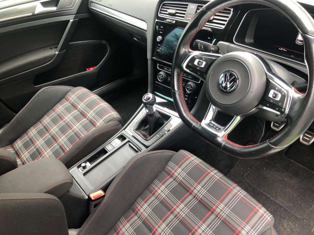 A 2017 VOLKSWAGEN GOLF Gti Tsi A 2017 VOLKSWAGEN GOLF Gti Tsi