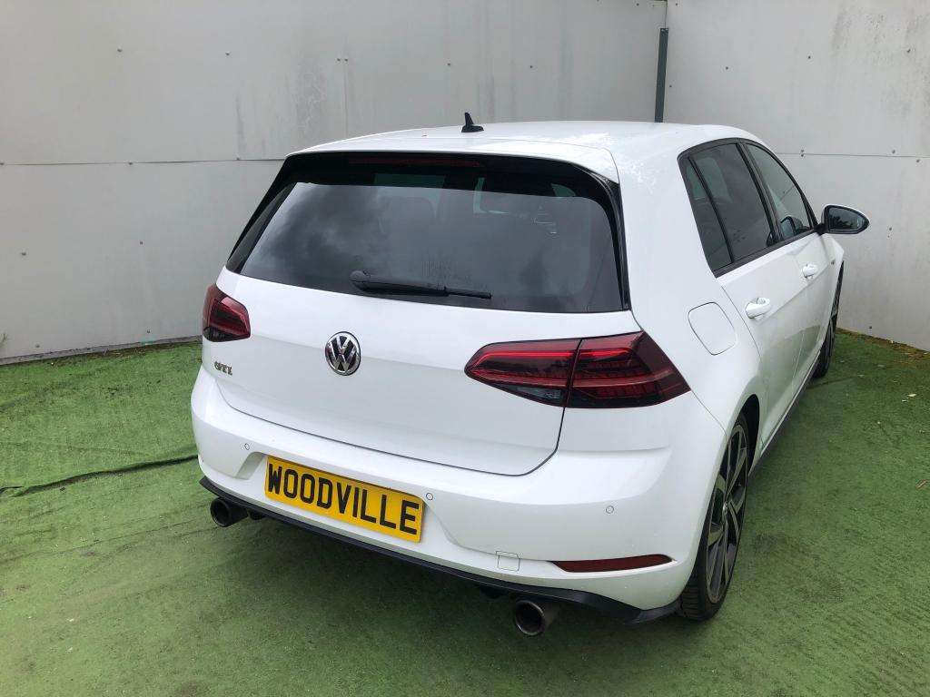 A 2017 VOLKSWAGEN GOLF Gti Tsi A 2017 VOLKSWAGEN GOLF Gti Tsi