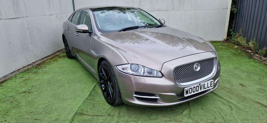 A 2011 JAGUAR XJ Luxury V6 D Auto A 2011 JAGUAR XJ Luxury V6 D Auto