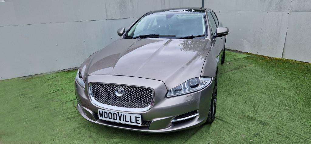 A 2011 JAGUAR XJ Luxury V6 D Auto A 2011 JAGUAR XJ Luxury V6 D Auto