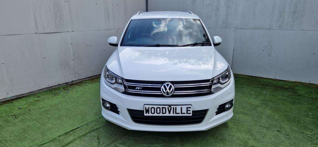 A 2015 VOLKSWAGEN TIGUAN R-line Tdi Bluemotion Technology 4motion A 2015 VOLKSWAGEN TIGUAN R-line Tdi Bluemotion Technology 4motion