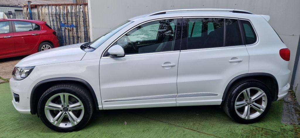 A 2015 VOLKSWAGEN TIGUAN R-line Tdi Bluemotion Technology 4motion A 2015 VOLKSWAGEN TIGUAN R-line Tdi Bluemotion Technology 4motion