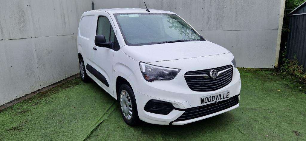 A 2020 VAUXHALL COMBO 2300 Sportive S/s A 2020 VAUXHALL COMBO 2300 Sportive S/s