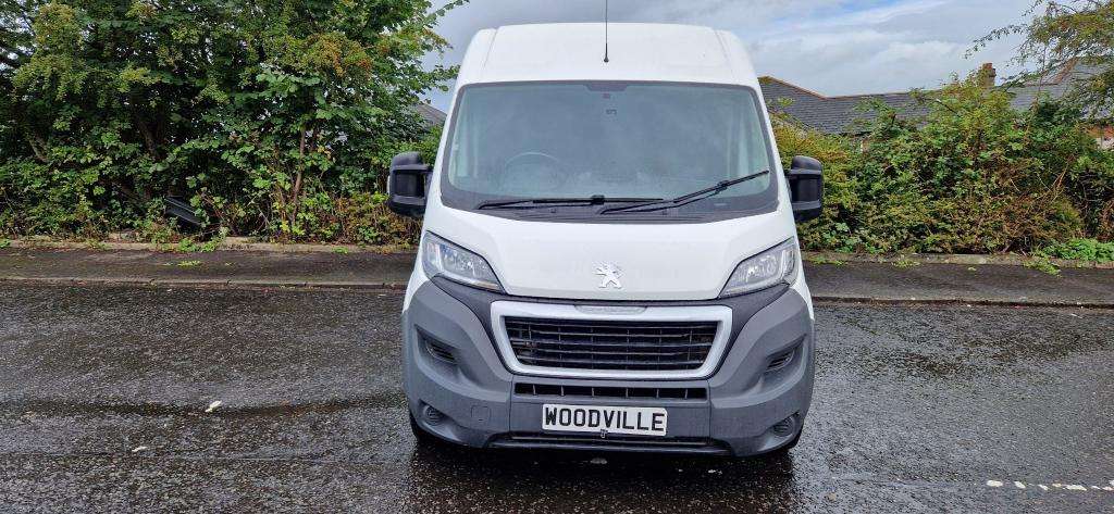 A 2017 PEUGEOT BOXER 335 Professional L3h2 Blue Hdi A 2017 PEUGEOT BOXER 335 Professional L3h2 Blue Hdi