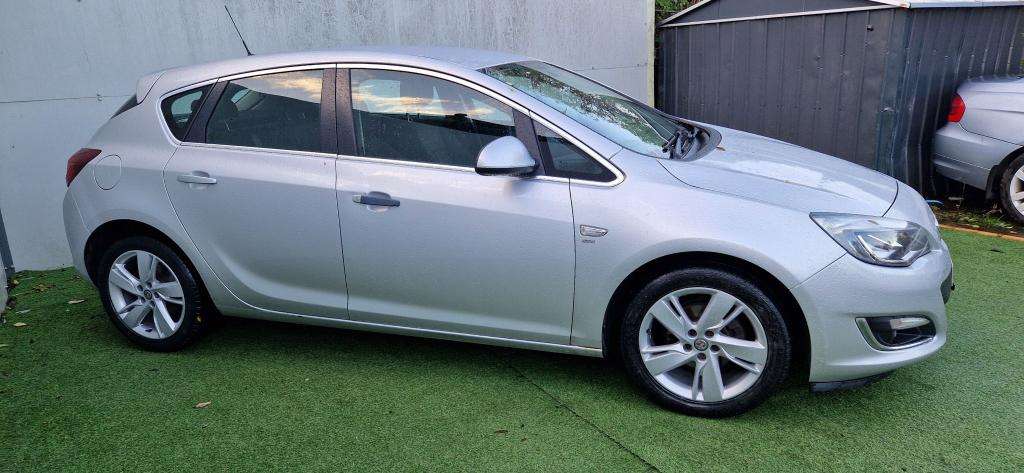 A 2014 VAUXHALL ASTRA Sri A 2014 VAUXHALL ASTRA Sri