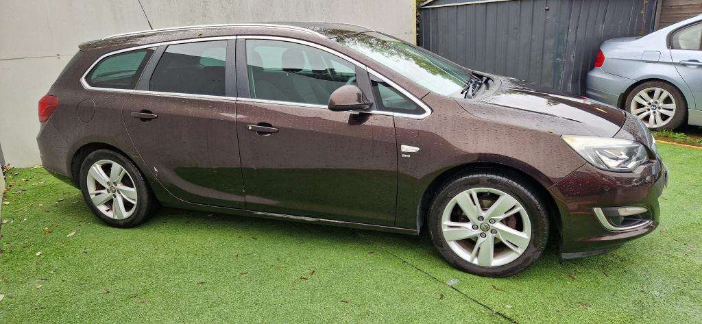 A 2013 VAUXHALL ASTRA Sri Auto A 2013 VAUXHALL ASTRA Sri Auto