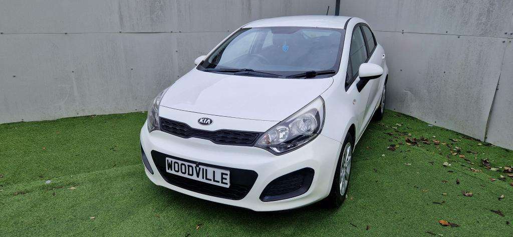 A 2013 KIA RIO 1 A 2013 KIA RIO 1