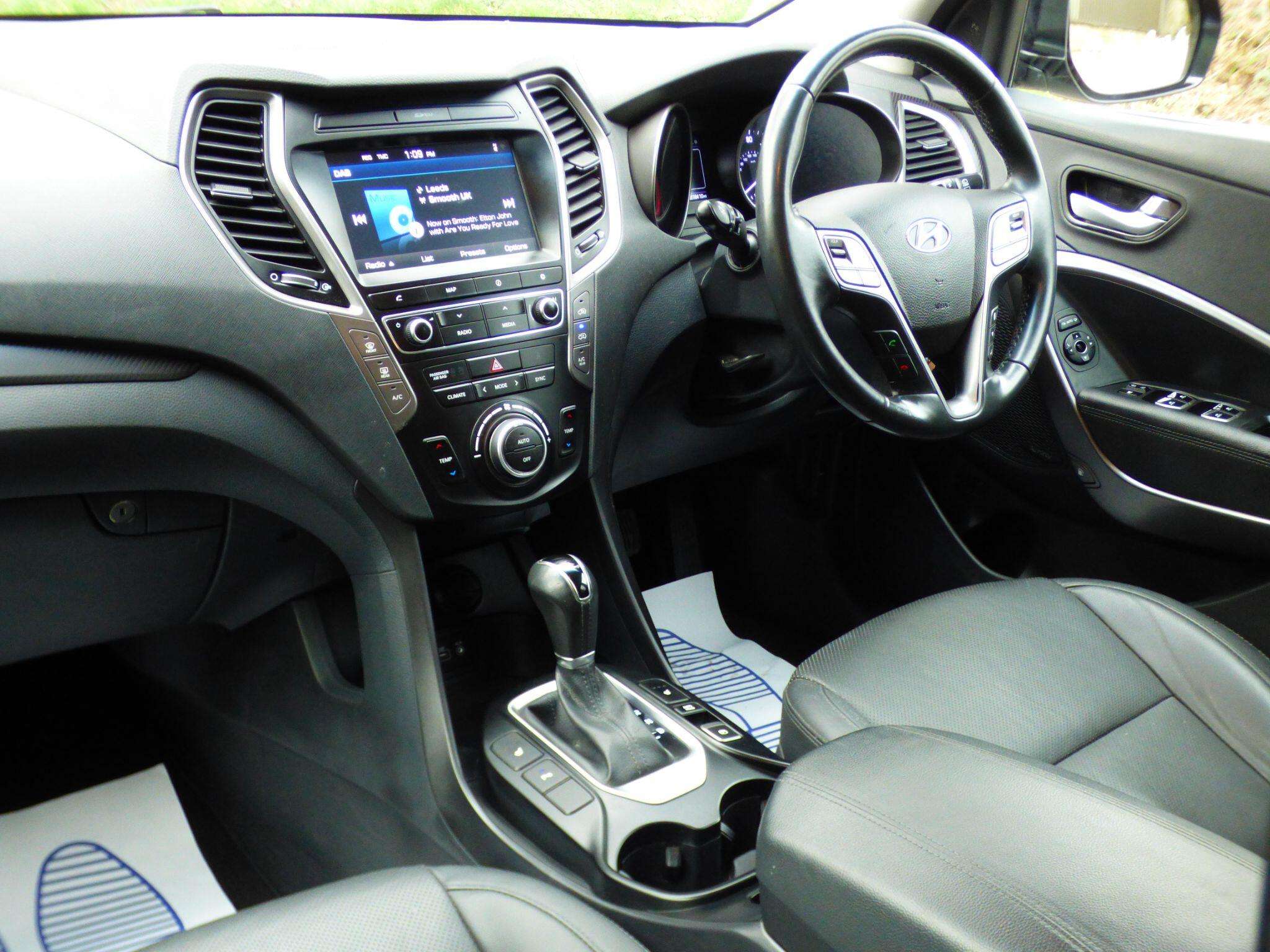 A 2018 HYUNDAI SANTA FE 2.2 CRDi Blue Drive Premium Auto 4WD Euro 6 (s/s) 5dr (7 Seat) A 2018 HYUNDAI SANTA FE 2.2 CRDi Blue Drive Premium Auto 4WD Euro 6 (s/s) 5dr (7 Seat)