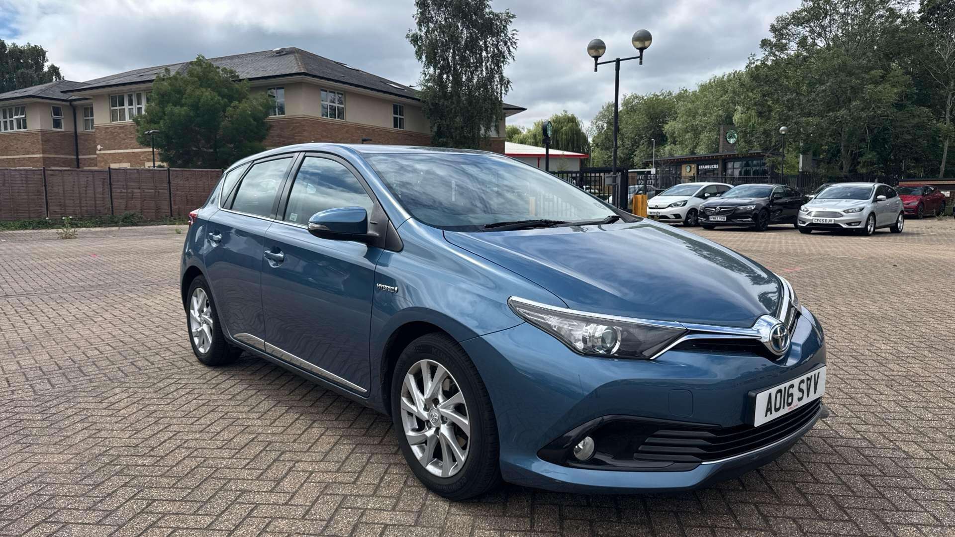 A 2016 TOYOTA AURIS 1.8 VVT-h Icon CVT Euro 6 (s/s) 5dr (Safety Sense) A 2016 TOYOTA AURIS 1.8 VVT-h Icon CVT Euro 6 (s/s) 5dr (Safety Sense)