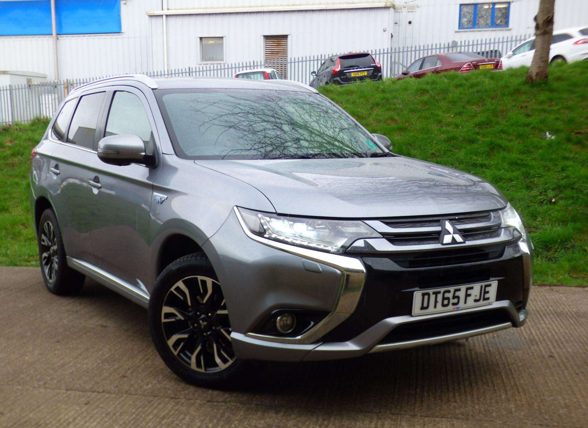 A 2016 MITSUBISHI OUTLANDER 2.0h 12kWh GX4h CVT 4WD Euro 6 (s/s) 5dr A 2016 MITSUBISHI OUTLANDER 2.0h 12kWh GX4h CVT 4WD Euro 6 (s/s) 5dr