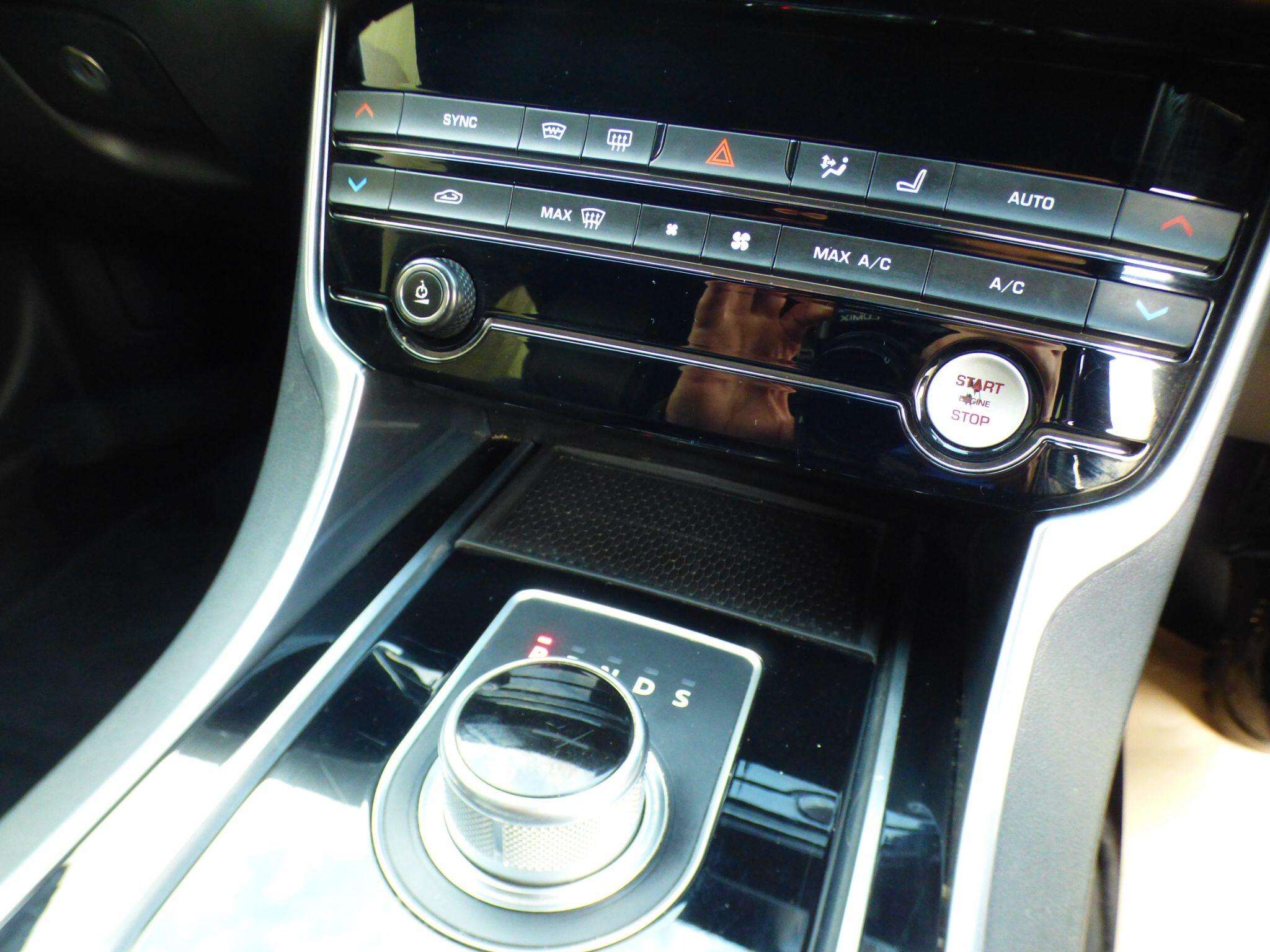 2015 JAGUAR XE 2015 JAGUAR XE