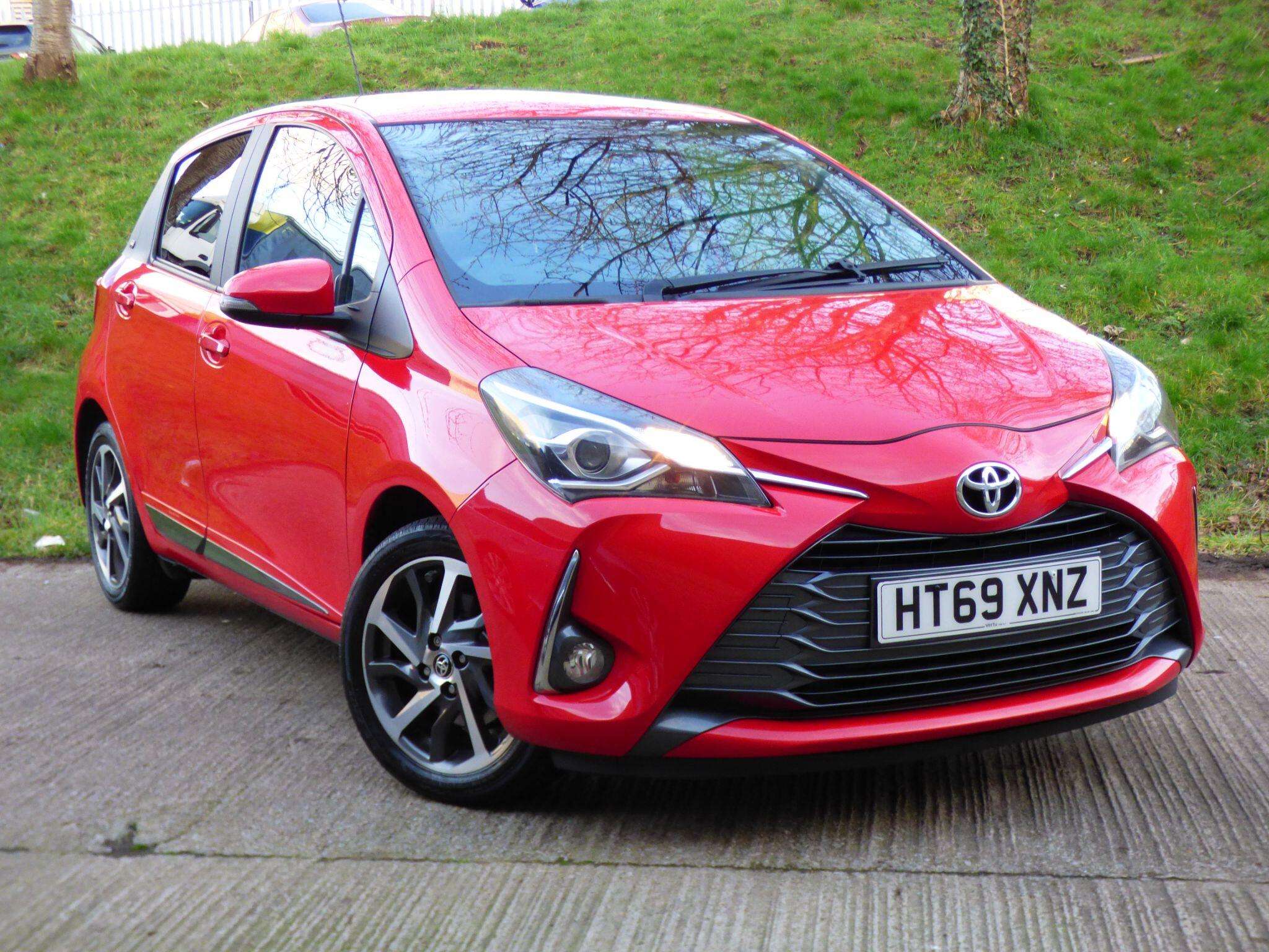 A 2020 TOYOTA YARIS 1.5 VVT-i Y20 Bi-tone Euro 6 5dr A 2020 TOYOTA YARIS 1.5 VVT-i Y20 Bi-tone Euro 6 5dr