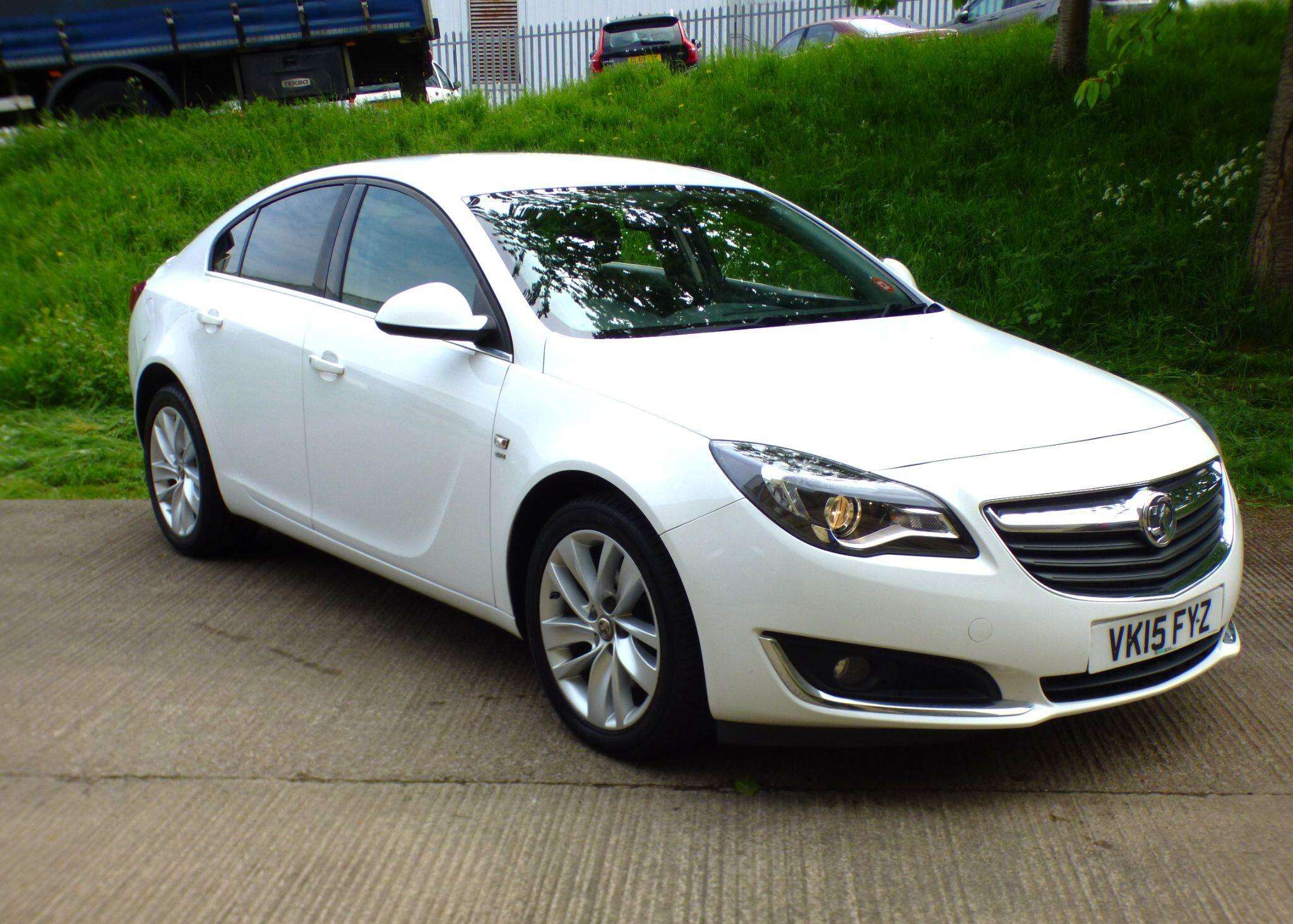 A 2015 VAUXHALL INSIGNIA 2.0 CDTi SRi Nav Auto Euro 5 5dr A 2015 VAUXHALL INSIGNIA 2.0 CDTi SRi Nav Auto Euro 5 5dr