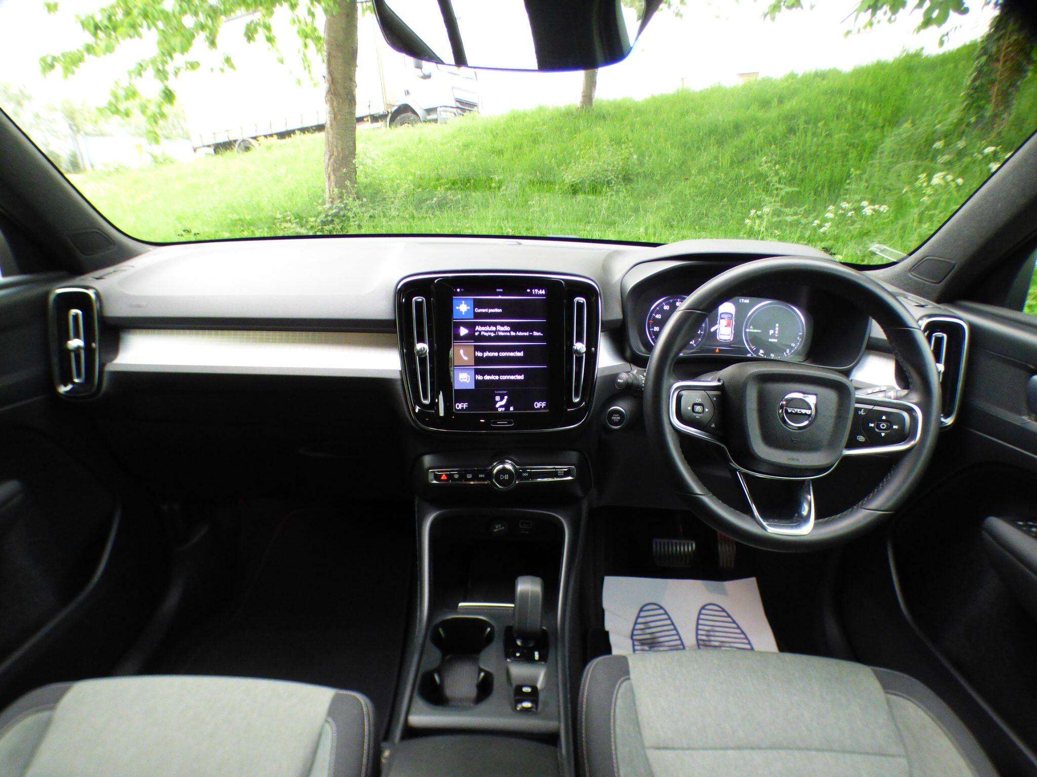 2022 VOLVO XC40 2022 VOLVO XC40