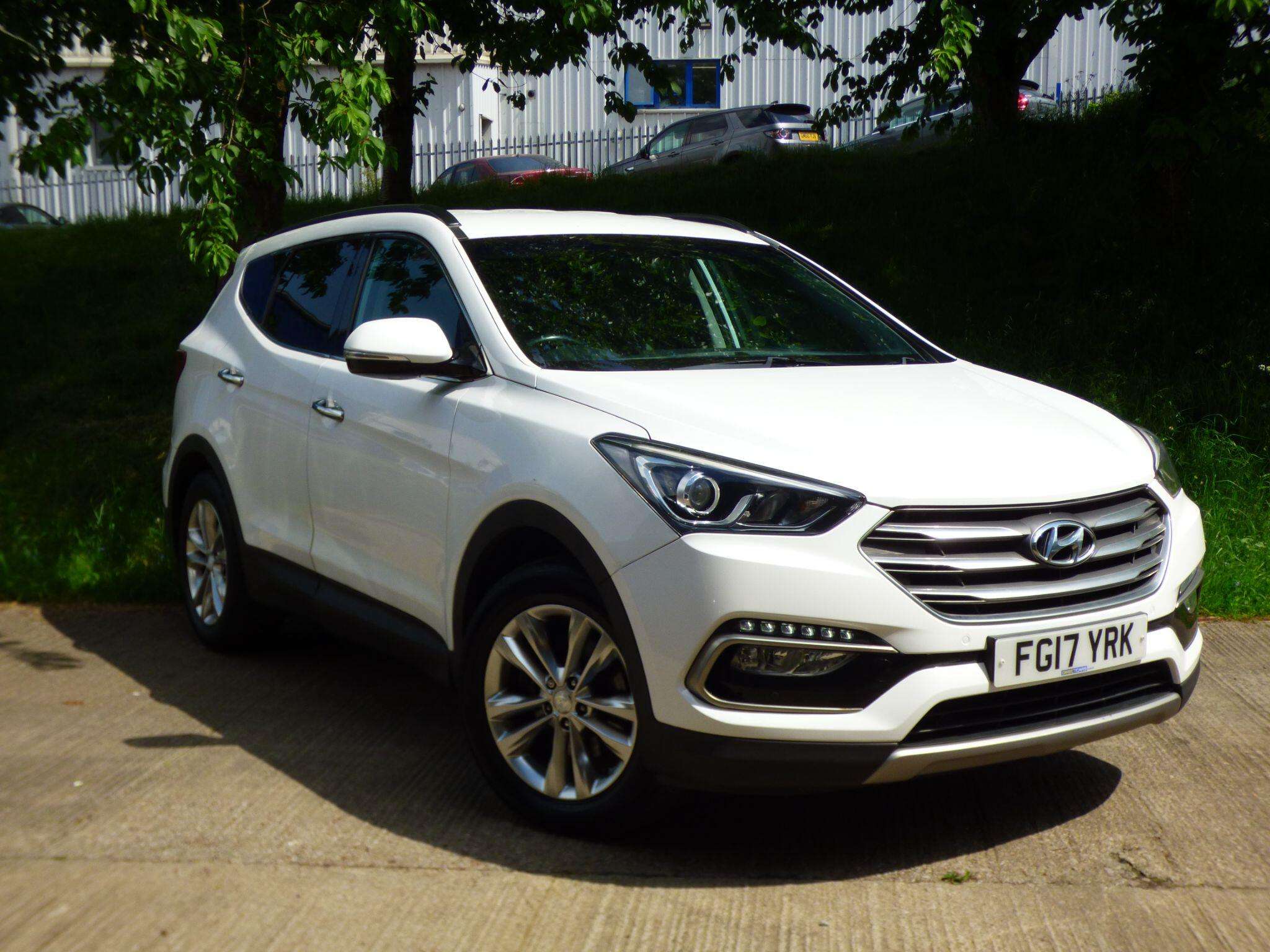 A 2017 HYUNDAI SANTA FE 2.2 CRDi Blue Drive Premium Auto 4WD Euro 6 (s/s) 5dr (7 Seat) A 2017 HYUNDAI SANTA FE 2.2 CRDi Blue Drive Premium Auto 4WD Euro 6 (s/s) 5dr (7 Seat)