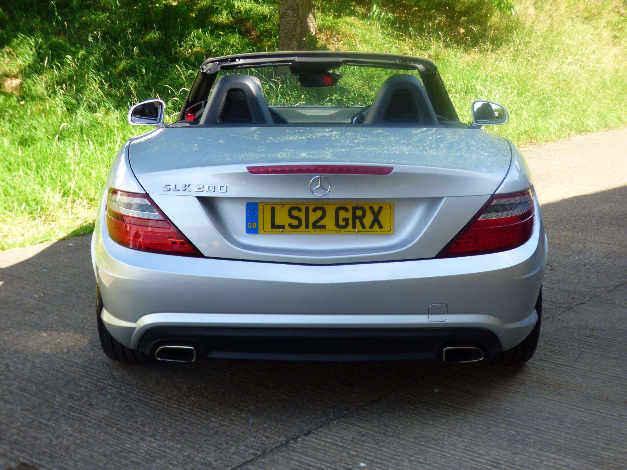 A 2012 MERCEDES-BENZ SLK 1.8 SLK200 BlueEfficiency AMG Sport Edition 125 G-Tronic+ Euro 5 (s/s) 2dr A 2012 MERCEDES-BENZ SLK 1.8 SLK200 BlueEfficiency AMG Sport Edition 125 G-Tronic+ Euro 5 (s/s) 2dr