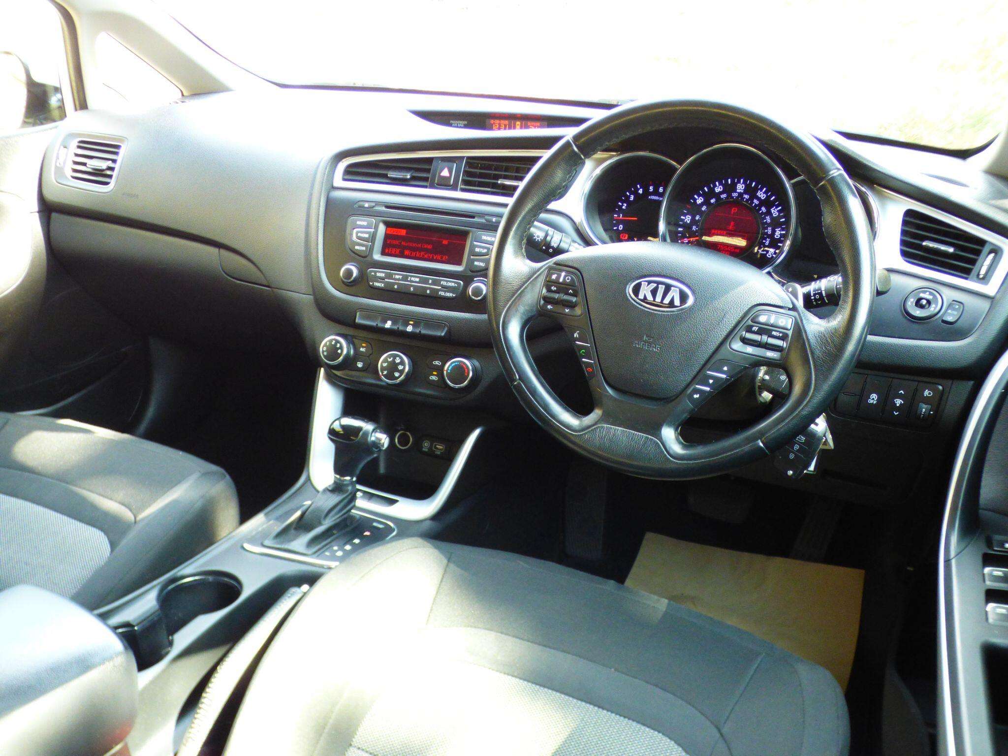 A 2015 KIA CEED 1.6 CRDi 2 DCT Euro 6 (s/s) 5dr A 2015 KIA CEED 1.6 CRDi 2 DCT Euro 6 (s/s) 5dr