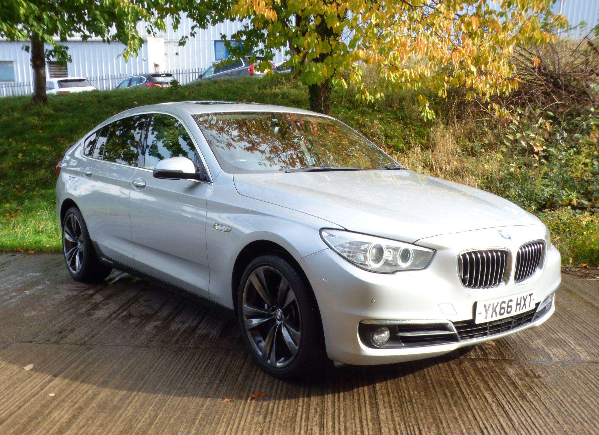 A 2016 BMW 5 SERIES GRAN TURISMO 3.0 535d Luxury GT 5dr Diesel Auto Euro 6 (s/s) (313 ps) A 2016 BMW 5 SERIES GRAN TURISMO 3.0 535d Luxury GT 5dr Diesel Auto Euro 6 (s/s) (313 ps)
