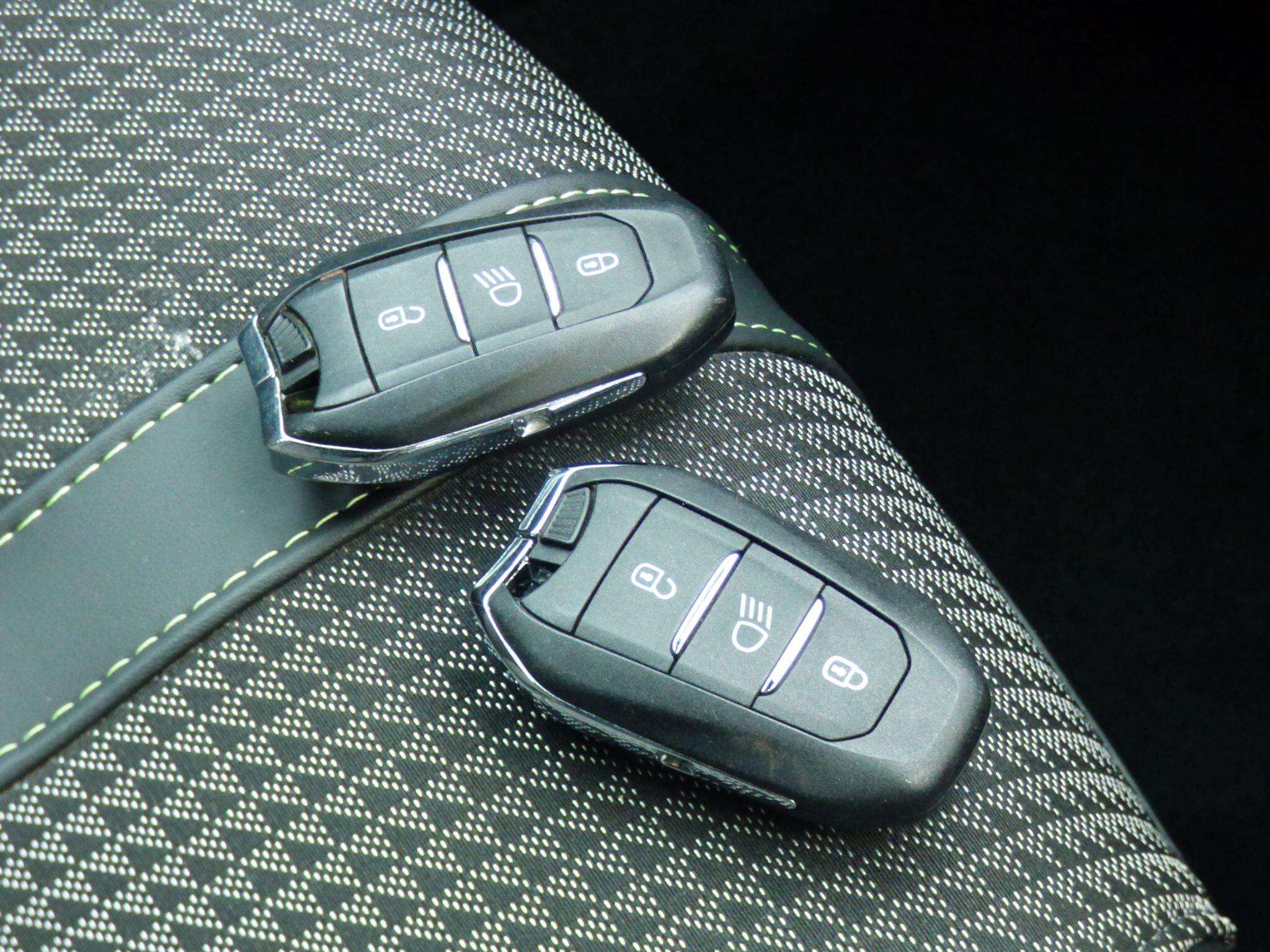 2021 PEUGEOT E-208 2021 PEUGEOT E-208