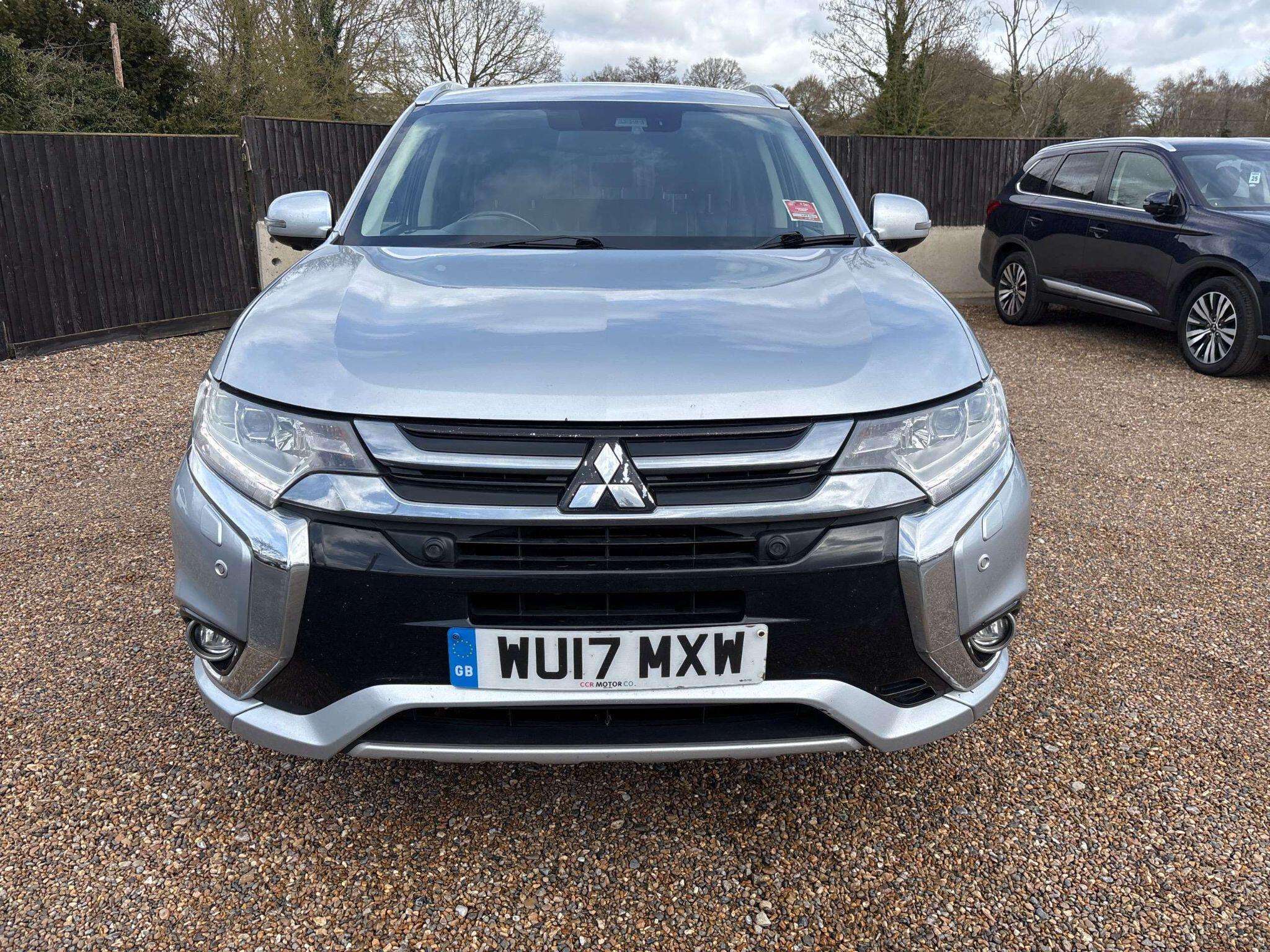 A 2017 MITSUBISHI OUTLANDER 2.0h 12kWh 4hs CVT 4WD Euro 6 (s/s) 5dr A 2017 MITSUBISHI OUTLANDER 2.0h 12kWh 4hs CVT 4WD Euro 6 (s/s) 5dr