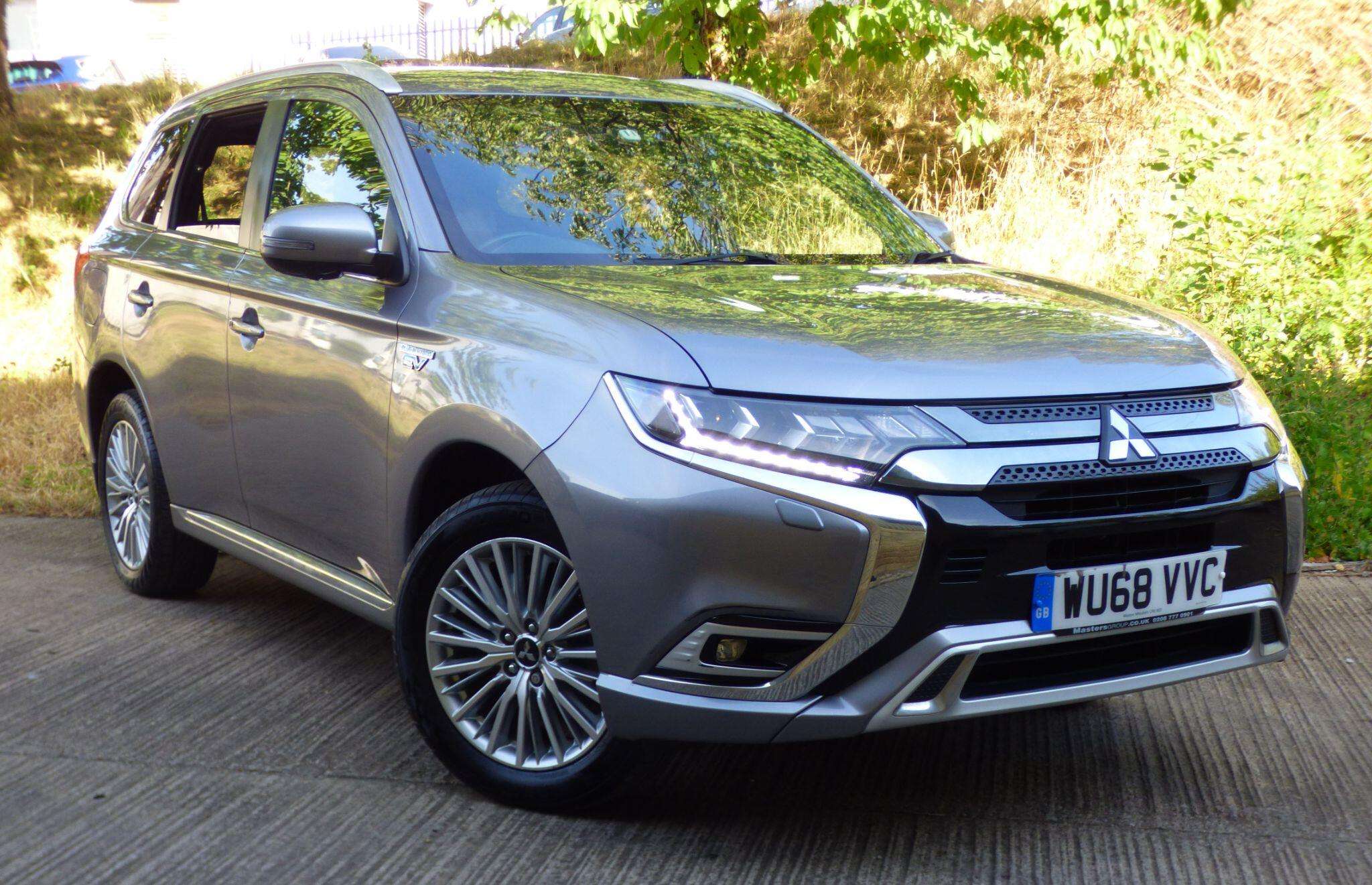 A 2018 MITSUBISHI OUTLANDER 2.4h TwinMotor 13.8kWh 4h CVT 4WD Euro 6 (s/s) 5dr A 2018 MITSUBISHI OUTLANDER 2.4h TwinMotor 13.8kWh 4h CVT 4WD Euro 6 (s/s) 5dr