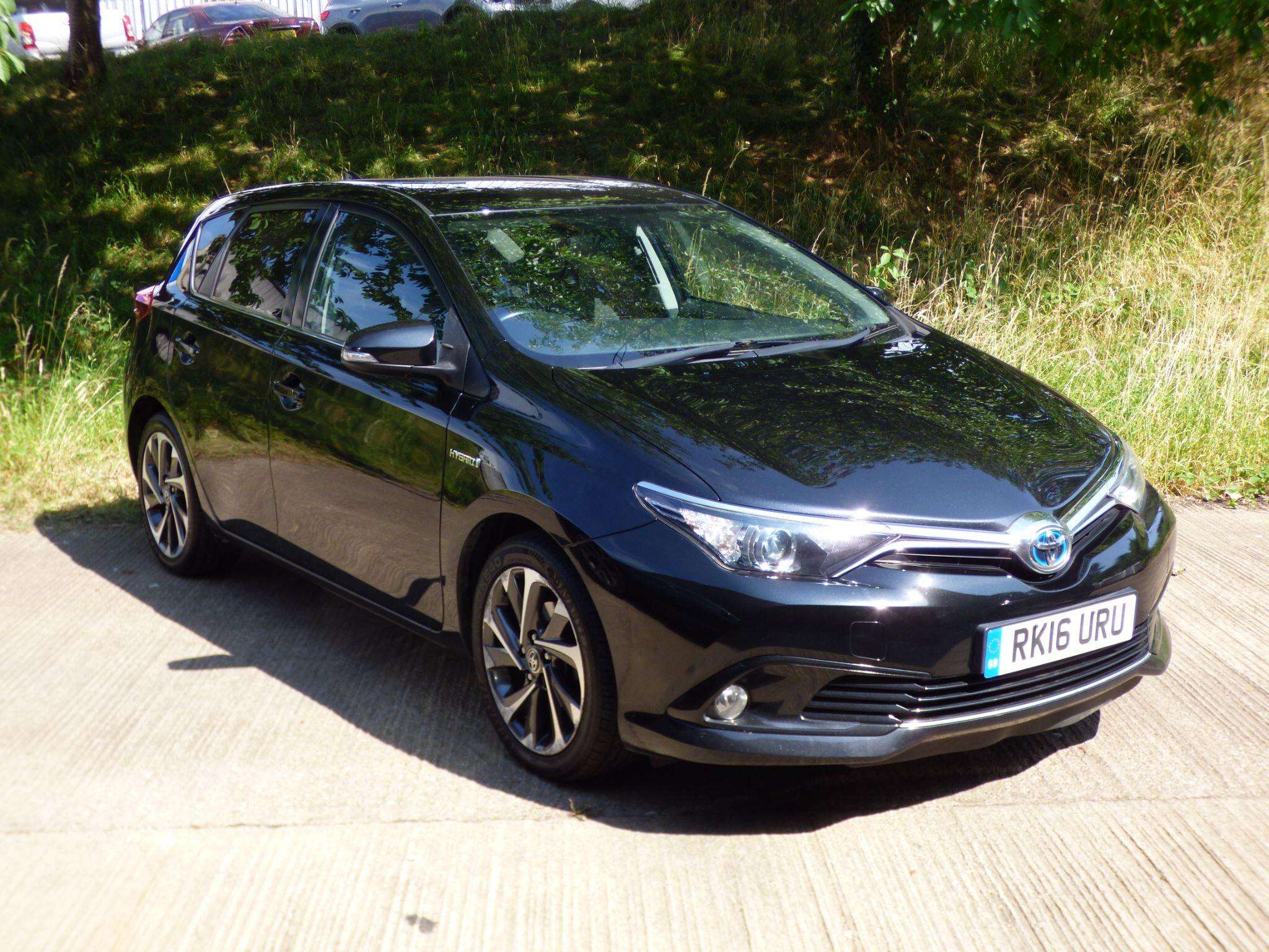 A 2016 TOYOTA AURIS 1.8 VVT-h Design CVT Euro 6 (s/s) 5dr A 2016 TOYOTA AURIS 1.8 VVT-h Design CVT Euro 6 (s/s) 5dr