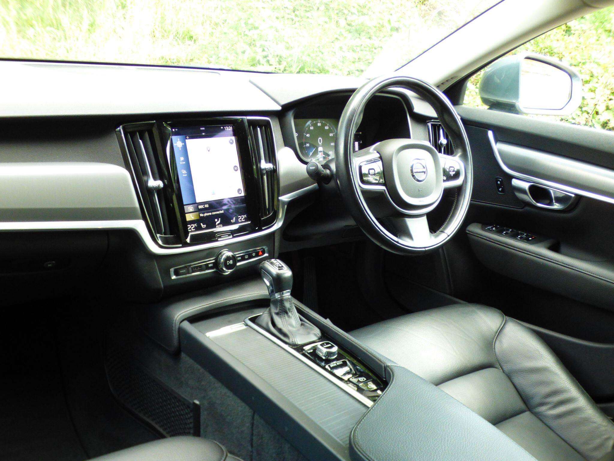 A 2016 VOLVO V90 2.0 D5 PowerPulse Momentum Auto AWD Euro 6 (s/s) 5dr A 2016 VOLVO V90 2.0 D5 PowerPulse Momentum Auto AWD Euro 6 (s/s) 5dr