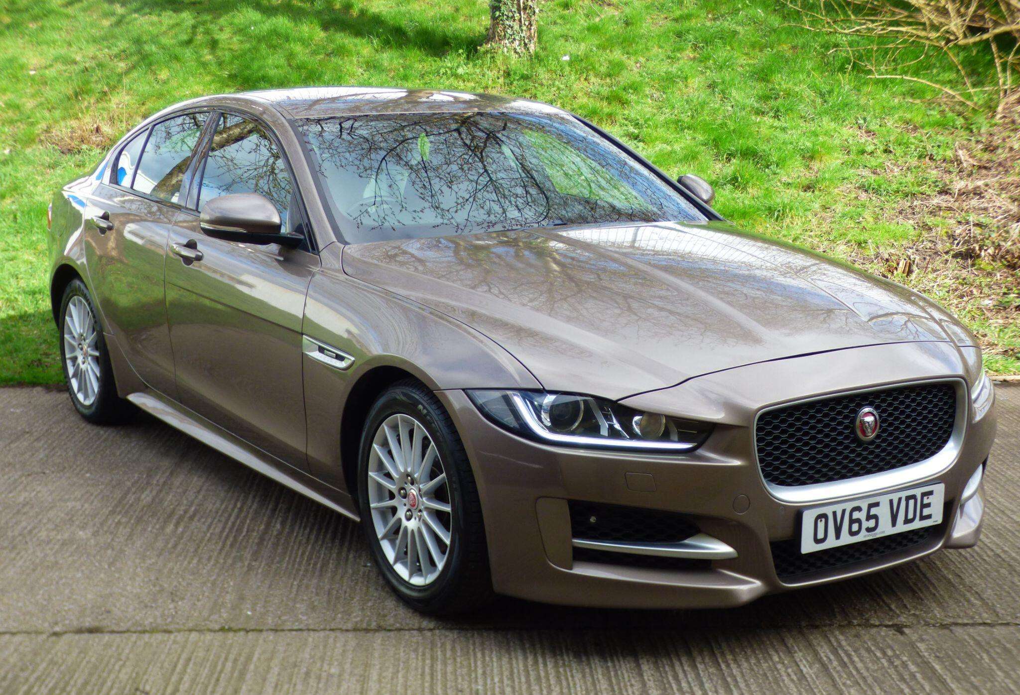 A 2015 JAGUAR XE 2.0d R-Sport Auto Euro 6 (s/s) 4dr A 2015 JAGUAR XE 2.0d R-Sport Auto Euro 6 (s/s) 4dr