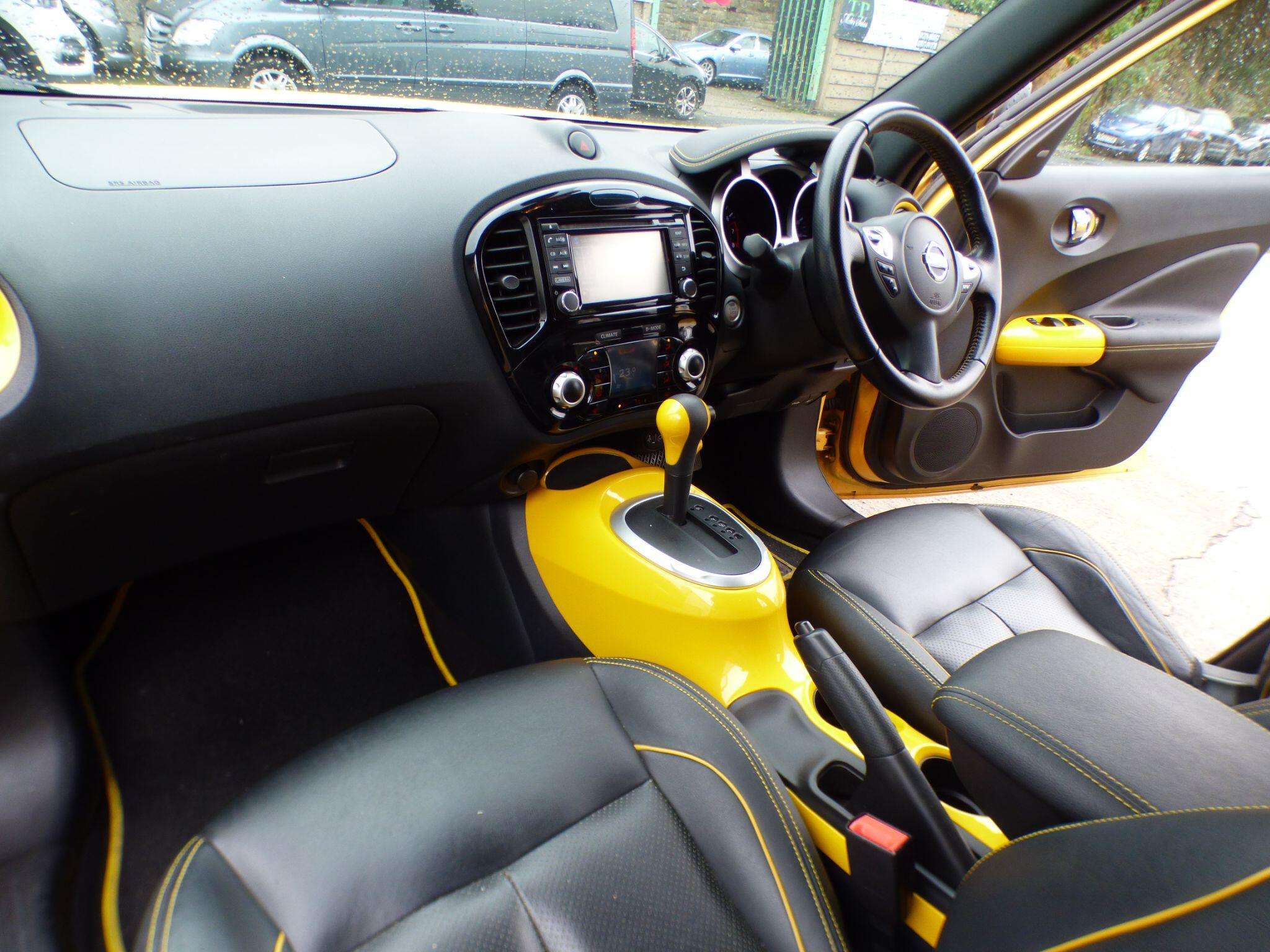 A 2016 NISSAN JUKE 1.6 Tekna XTRON Euro 6 5dr A 2016 NISSAN JUKE 1.6 Tekna XTRON Euro 6 5dr