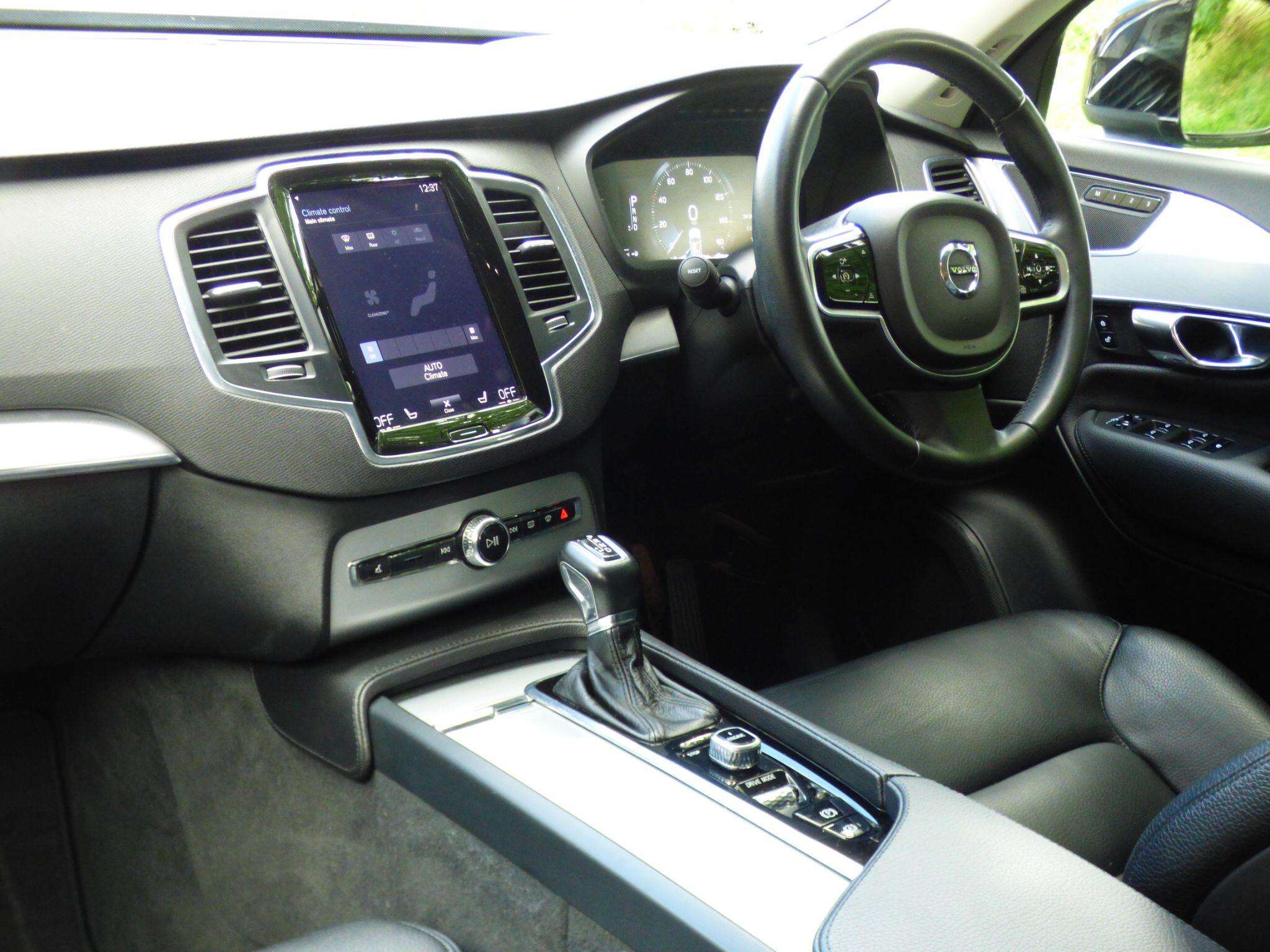 A 2016 VOLVO XC90 2.0 D5 PowerPulse Momentum Auto 4WD Euro 6 (s/s) 5dr A 2016 VOLVO XC90 2.0 D5 PowerPulse Momentum Auto 4WD Euro 6 (s/s) 5dr