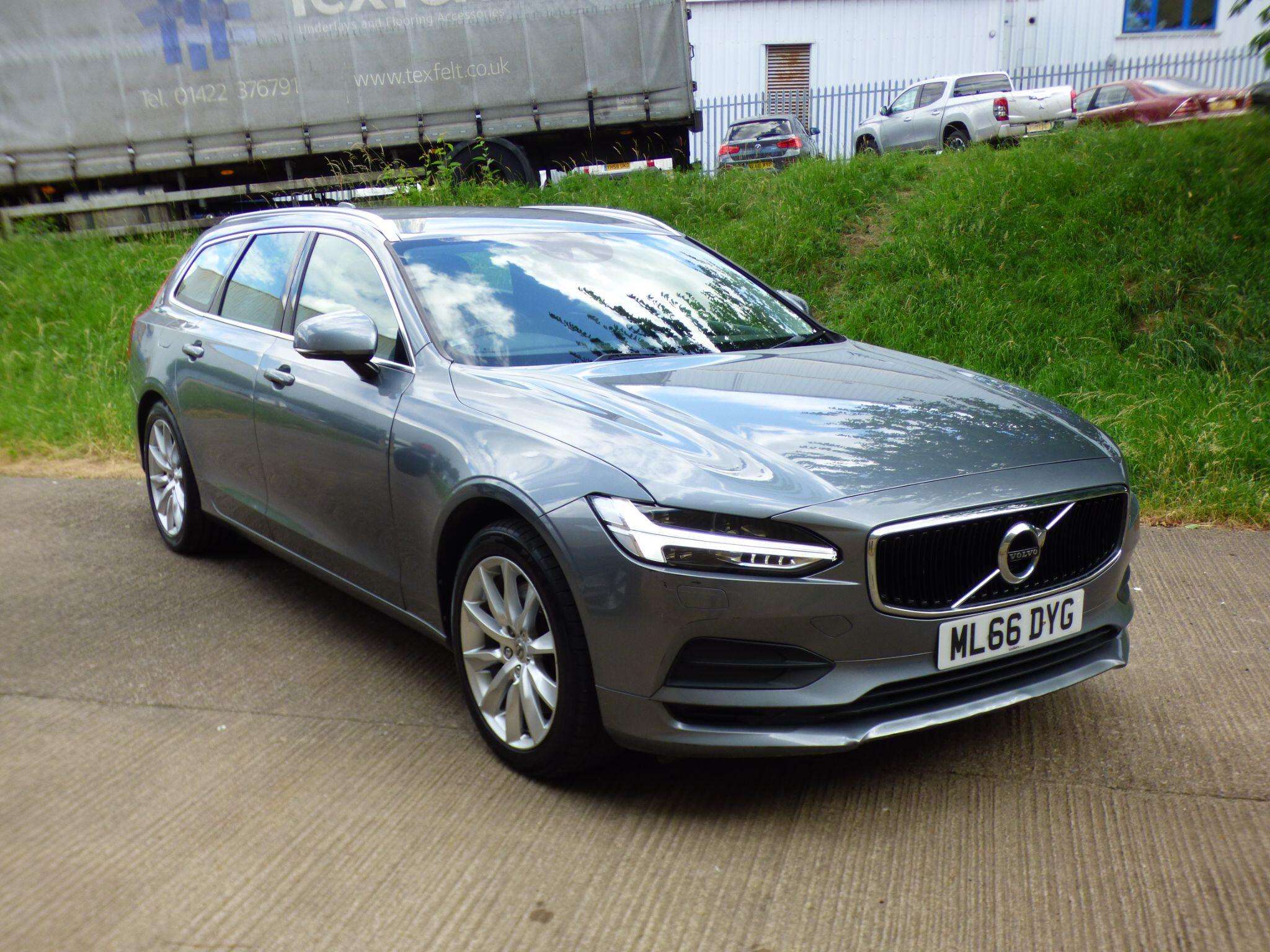 A 2016 VOLVO V90 2.0 D5 PowerPulse Momentum Auto AWD Euro 6 (s/s) 5dr A 2016 VOLVO V90 2.0 D5 PowerPulse Momentum Auto AWD Euro 6 (s/s) 5dr