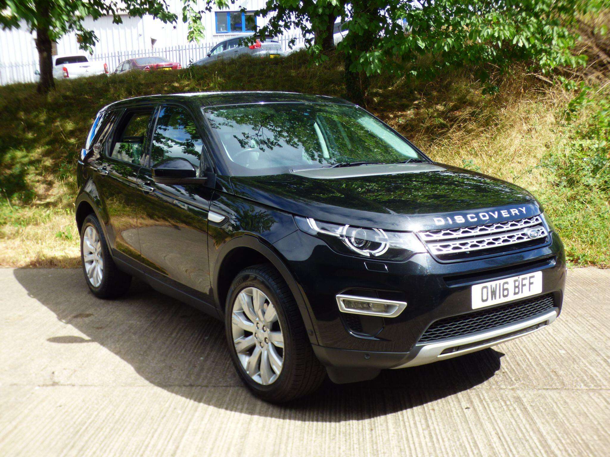 A 2016 LAND ROVER DISCOVERY SPORT 2.0 TD4 HSE Luxury Auto 4WD Euro 6 (s/s) 5dr A 2016 LAND ROVER DISCOVERY SPORT 2.0 TD4 HSE Luxury Auto 4WD Euro 6 (s/s) 5dr