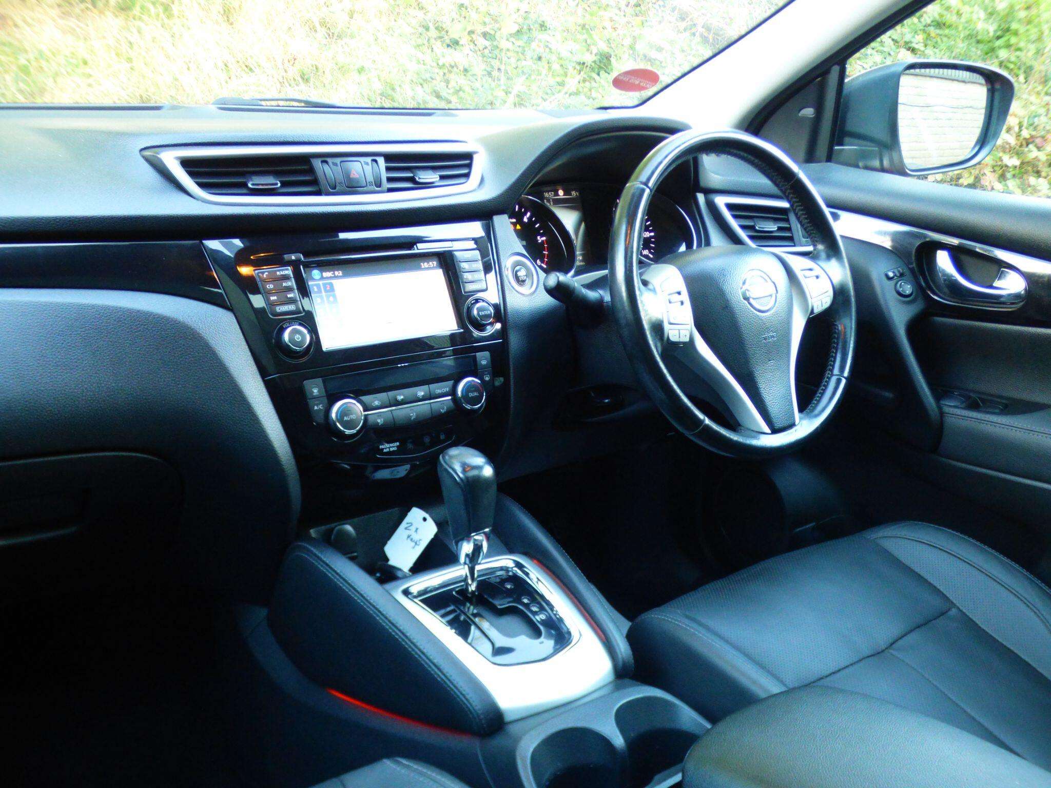 A 2014 NISSAN QASHQAI 1.6 dCi Tekna XTRON 2WD Euro 5 (s/s) 5dr A 2014 NISSAN QASHQAI 1.6 dCi Tekna XTRON 2WD Euro 5 (s/s) 5dr