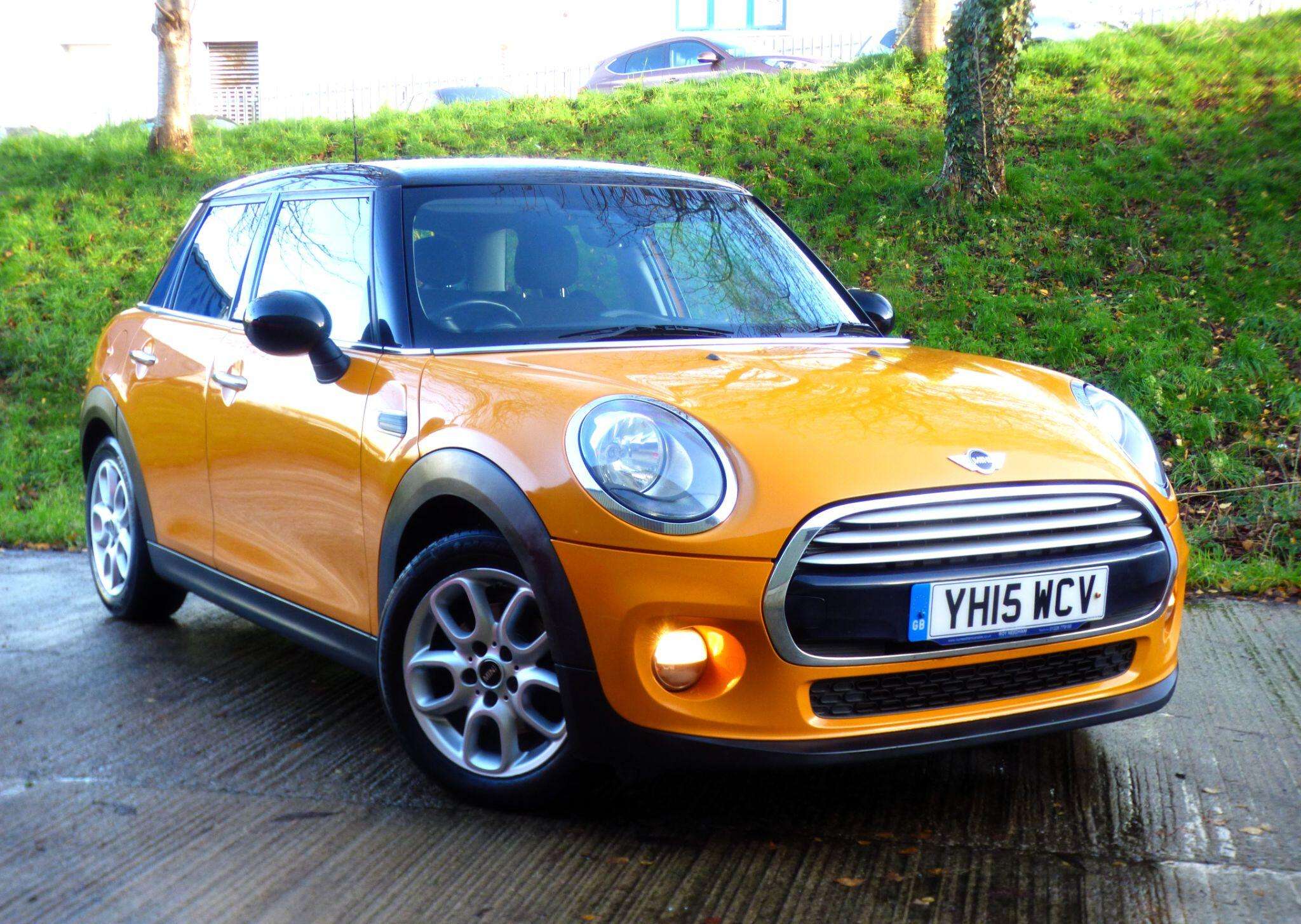 A 2015 MINI HATCH 1.5 Cooper Auto Euro 6 (s/s) 5dr A 2015 MINI HATCH 1.5 Cooper Auto Euro 6 (s/s) 5dr