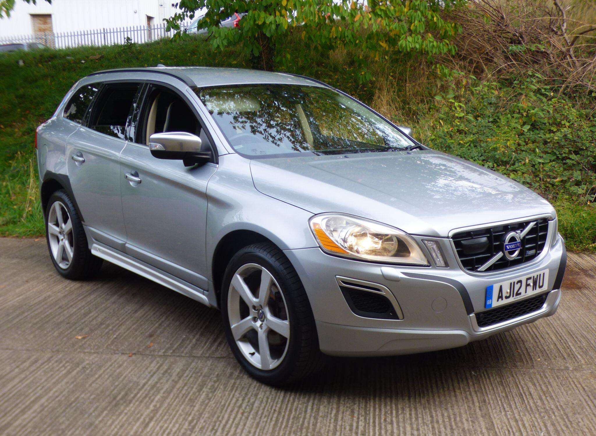A 2012 VOLVO XC60 2.4 D5 R-Design Geartronic AWD Euro 5 5dr A 2012 VOLVO XC60 2.4 D5 R-Design Geartronic AWD Euro 5 5dr