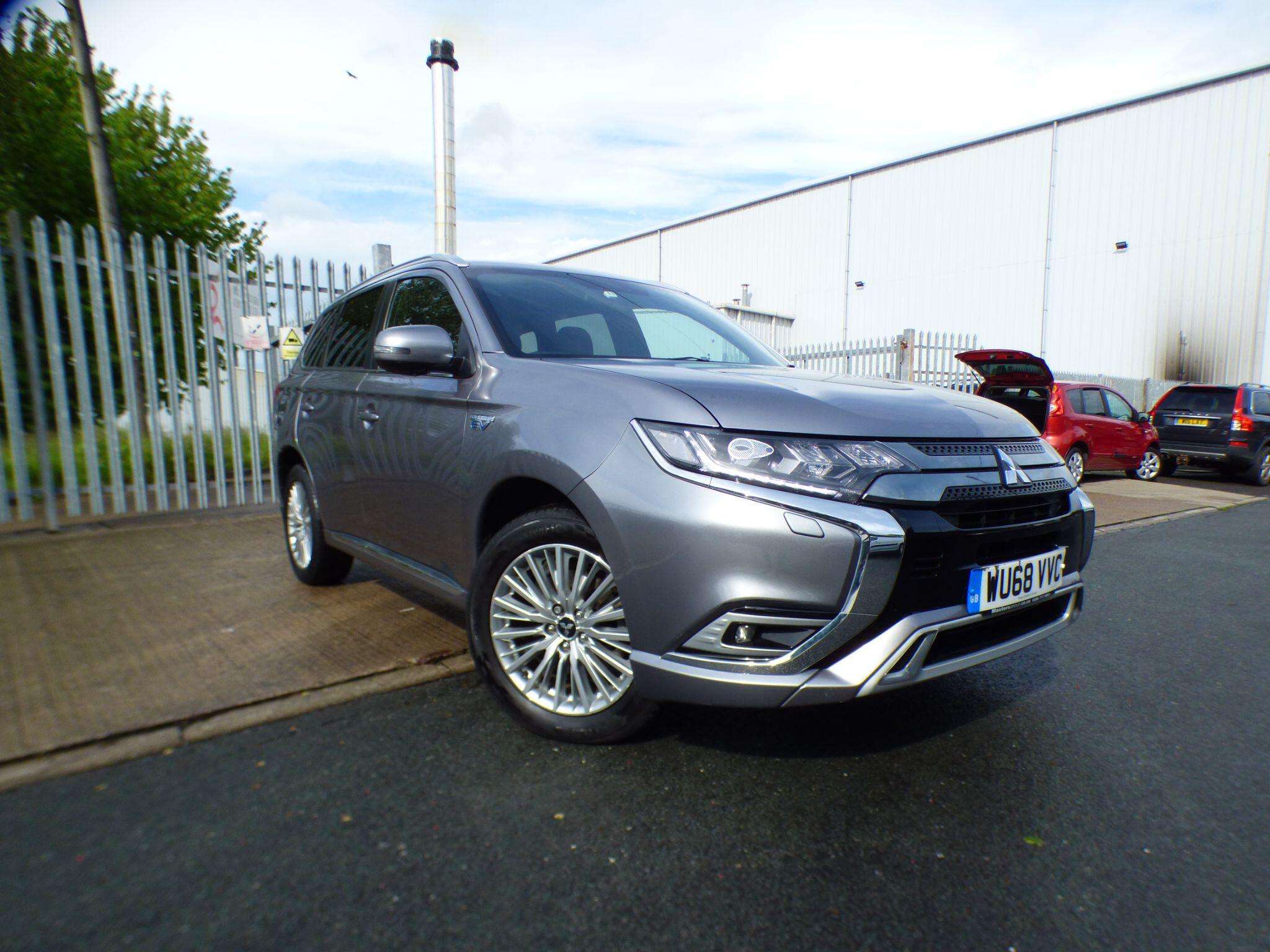 A 2018 MITSUBISHI OUTLANDER 2.4h TwinMotor 13.8kWh 4h CVT 4WD Euro 6 (s/s) 5dr A 2018 MITSUBISHI OUTLANDER 2.4h TwinMotor 13.8kWh 4h CVT 4WD Euro 6 (s/s) 5dr