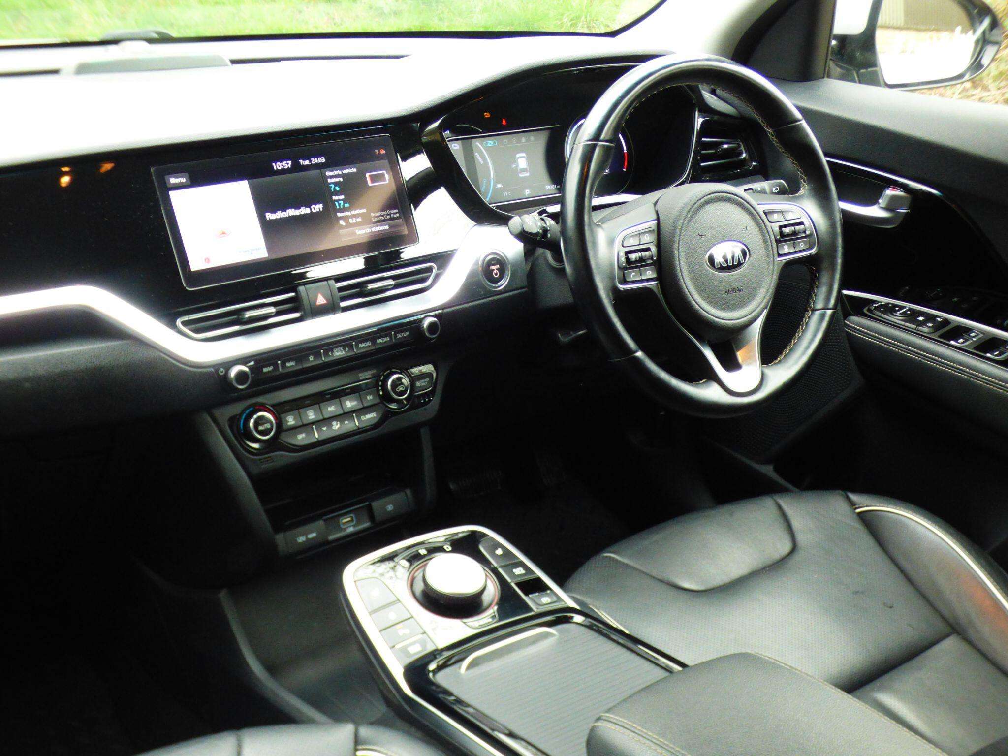 A 2020 KIA NIRO 64kWh 3 Auto 5dr A 2020 KIA NIRO 64kWh 3 Auto 5dr