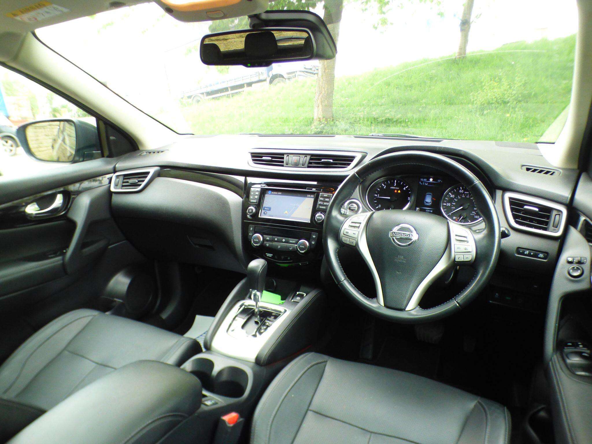 A 2017 NISSAN QASHQAI 1.6 dCi Tekna XTRON 2WD Euro 6 (s/s) 5dr A 2017 NISSAN QASHQAI 1.6 dCi Tekna XTRON 2WD Euro 6 (s/s) 5dr