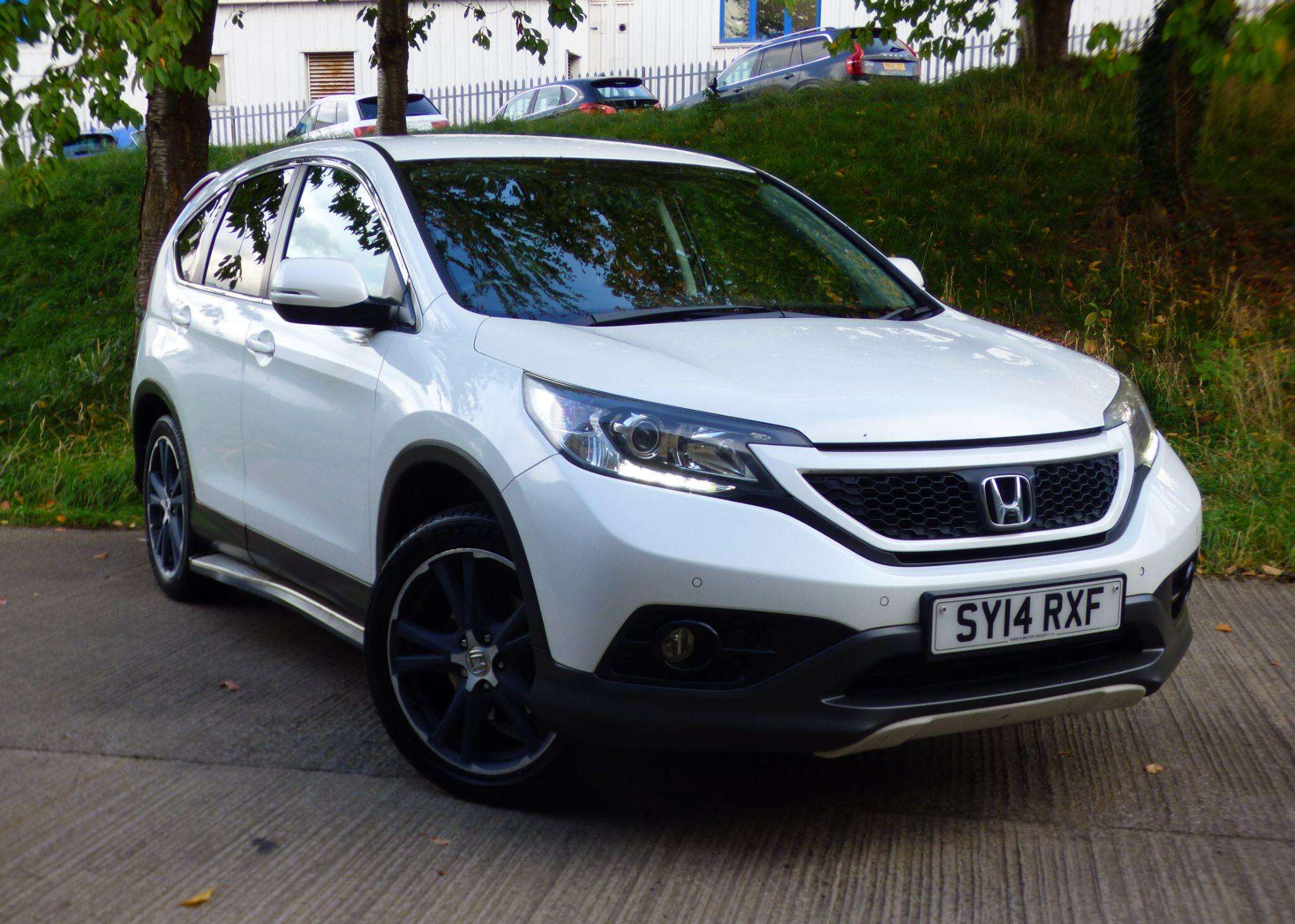 A 2014 HONDA CR-V 2.2 i-DTEC Black Edition Auto 4WD Euro 5 5dr A 2014 HONDA CR-V 2.2 i-DTEC Black Edition Auto 4WD Euro 5 5dr